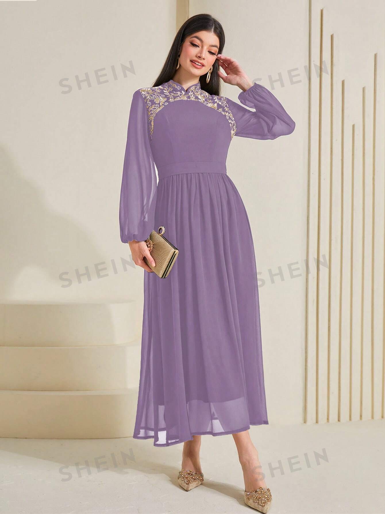 цена SHEIN Najma Платье-трапеция с цветочной вышивкой и рукавами-фонариками и завязкой на талии, фиолетовый