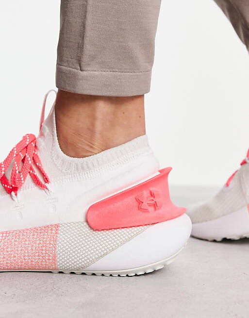 

Бело-розовые кроссовки Under Armour Running HOVR Phantom 3 RFLCT