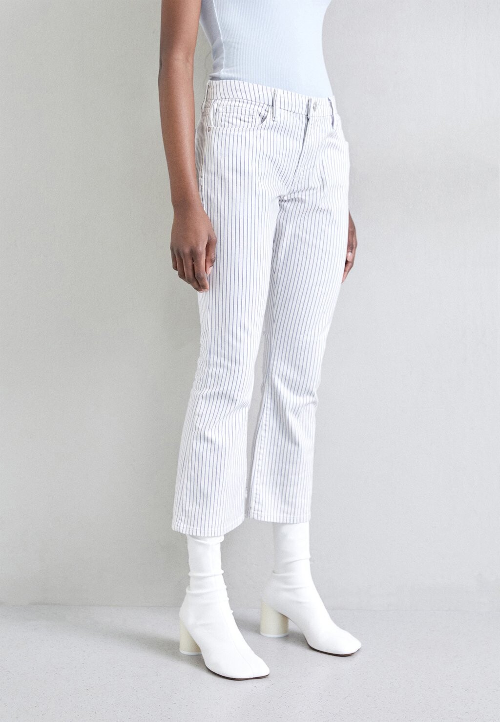 

Джинсы Bootcut Le Crop Mini Boot FRAME, белый