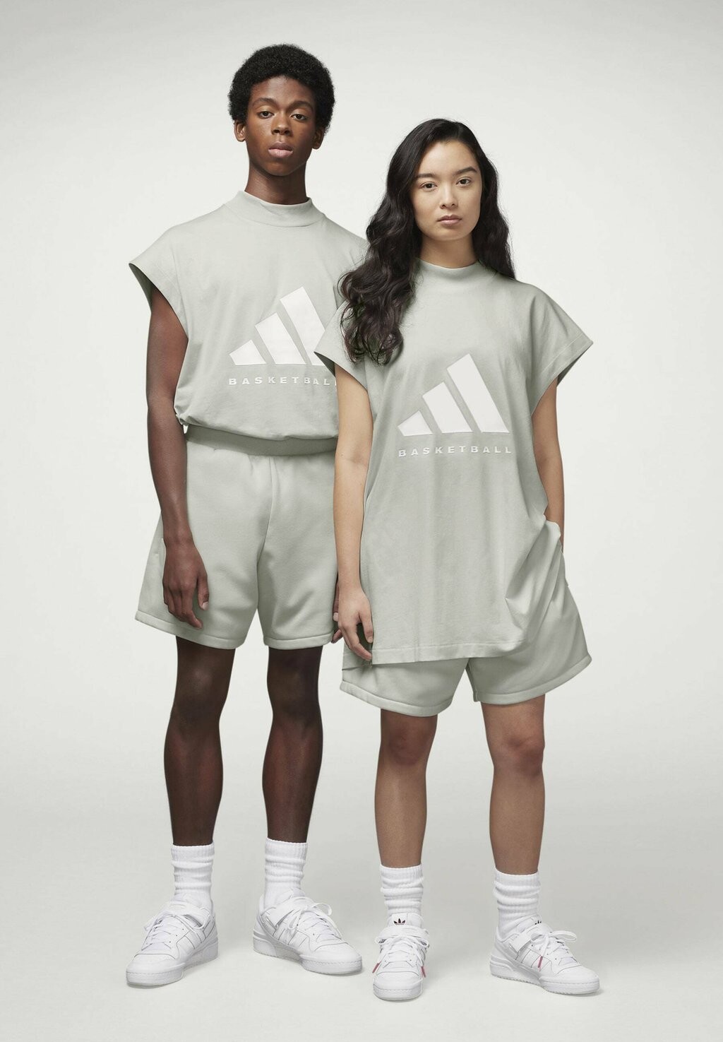 

Футболка с принтом Adidas