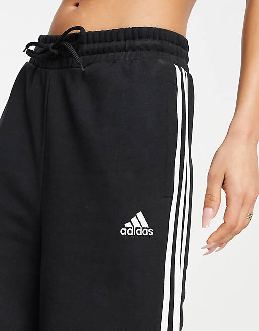 

Черные брюки adidas Sportswear Essentials, Черный