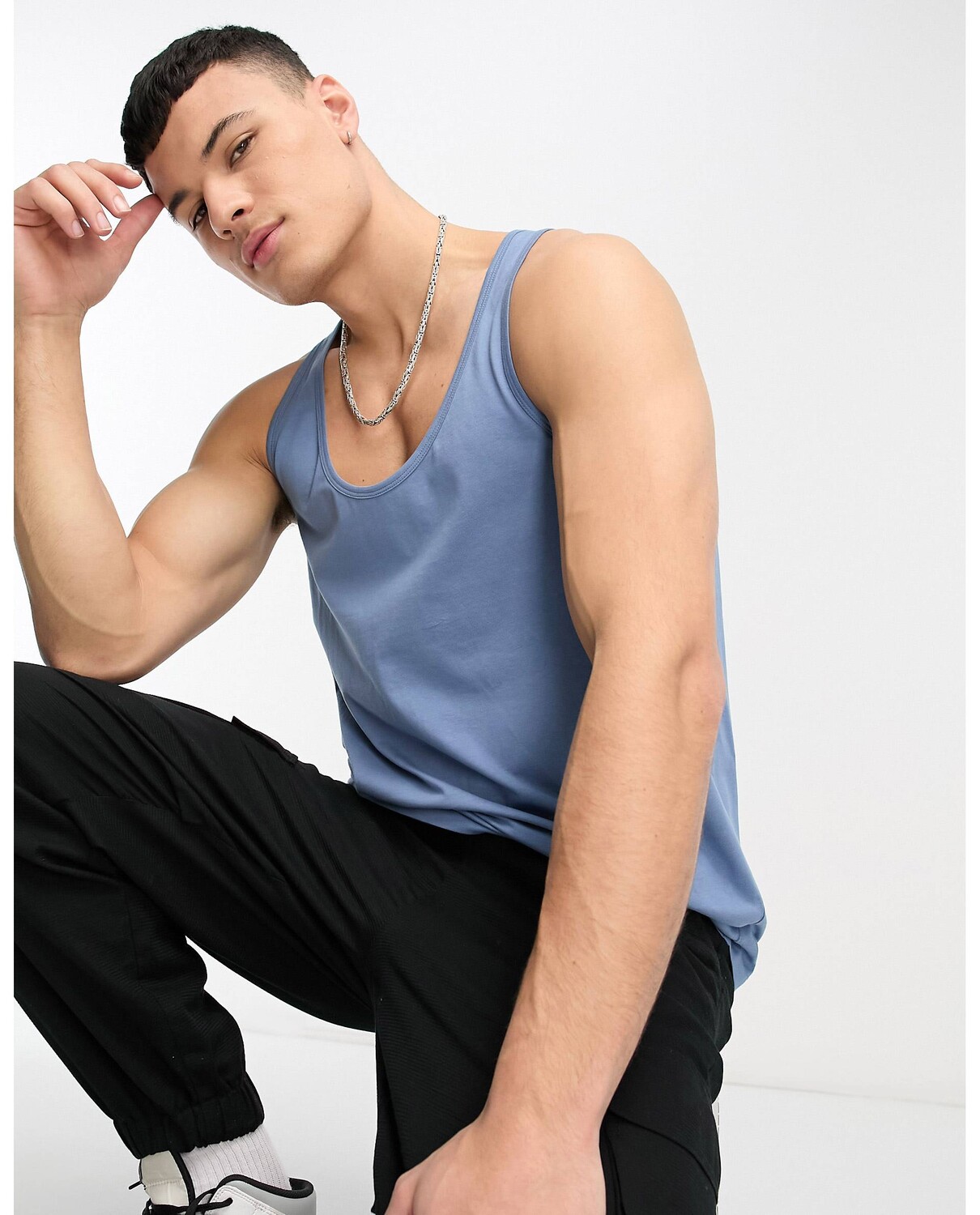 

Голубой жилет с круглым вырезом ASOS DESIGN