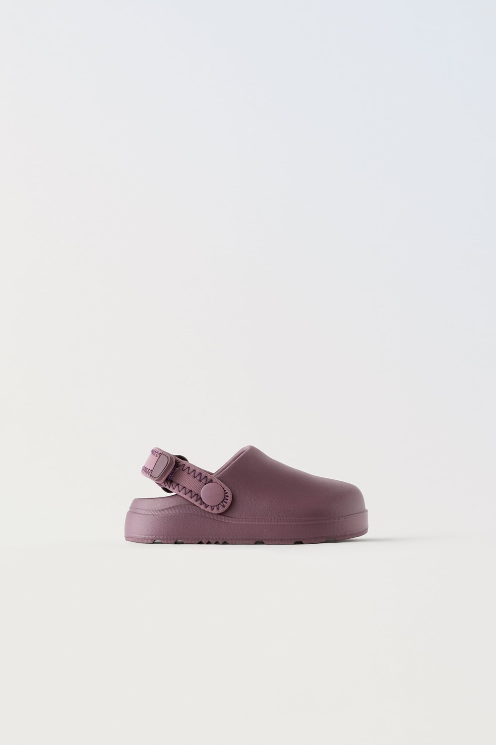 

Резиновые тапочки Zara, фиолетовый