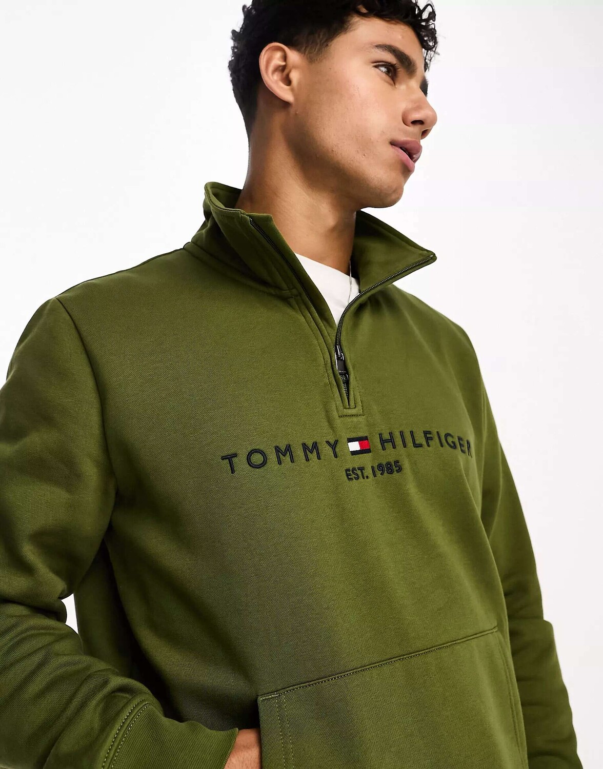 

Tommy Hilfiger Зеленый свитшот с воротником-стойкой и логотипом Tommy