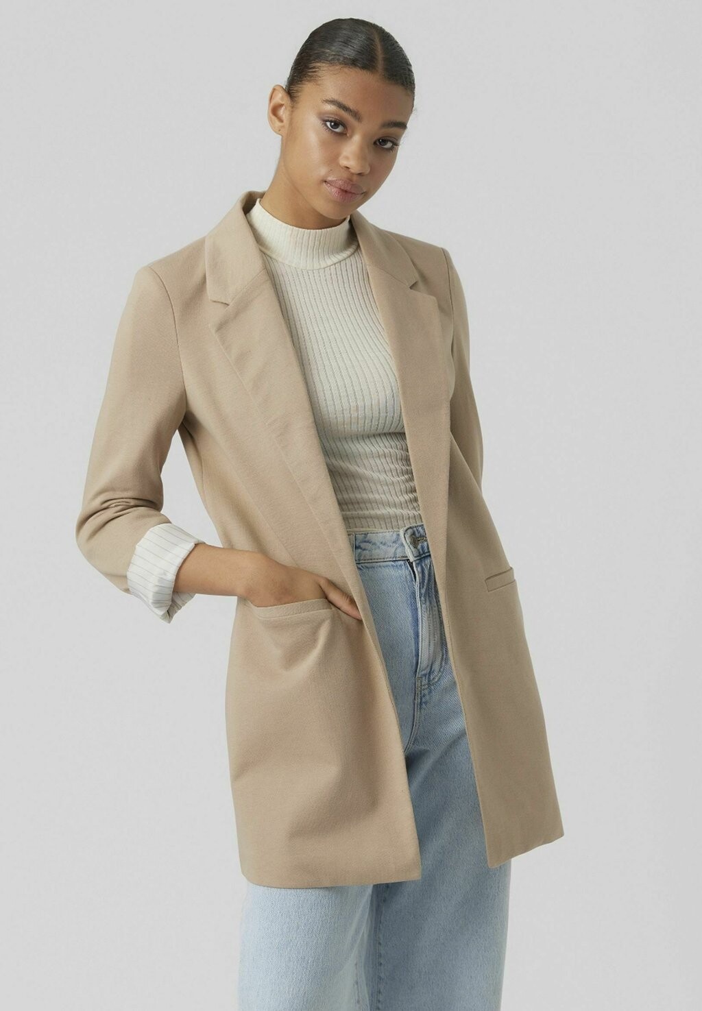 

Полупальто Vero Moda, серебристая норка