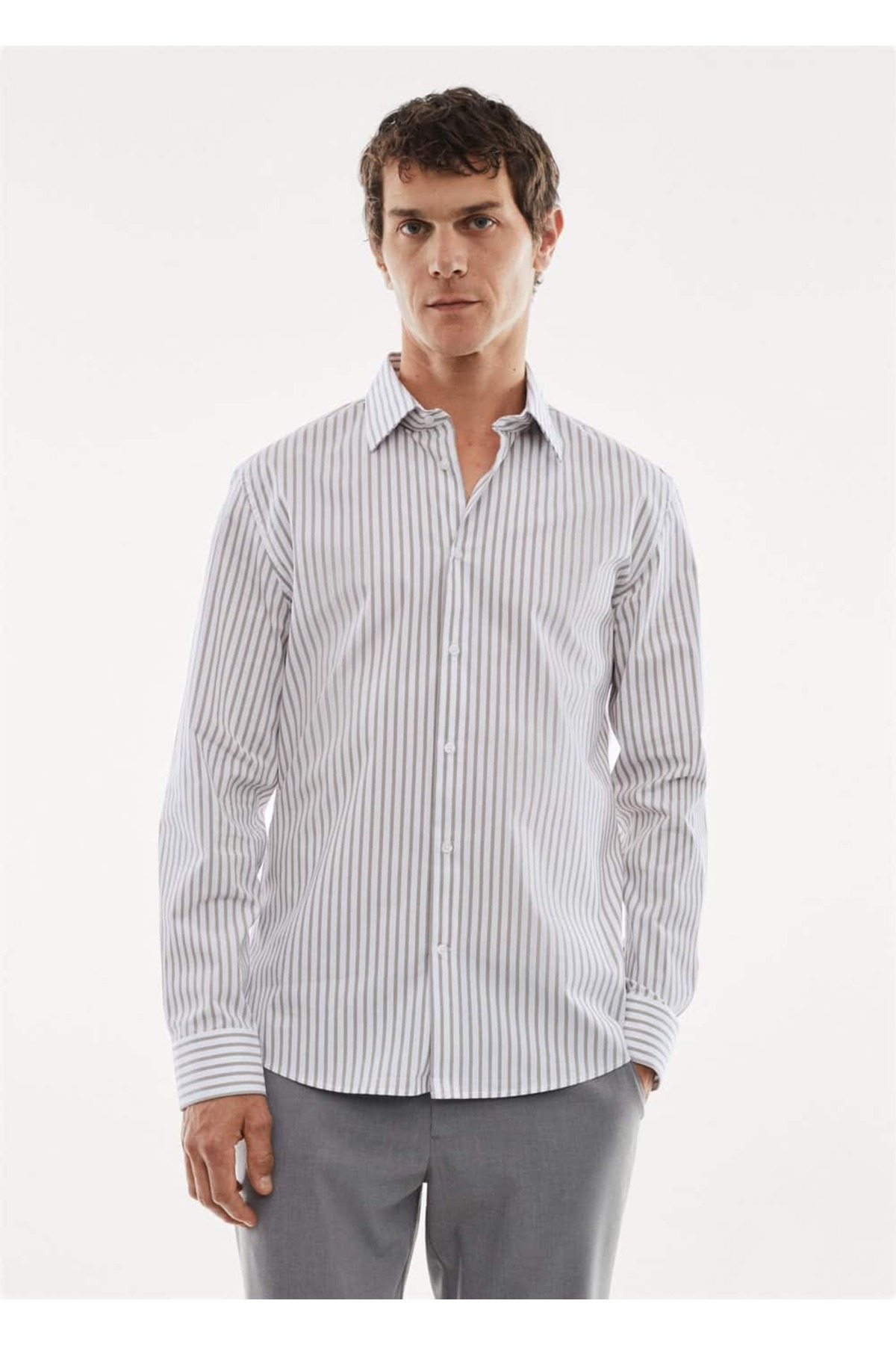 цена Рубашка из эластичной ткани приталенного кроя в полоску Mango, серый