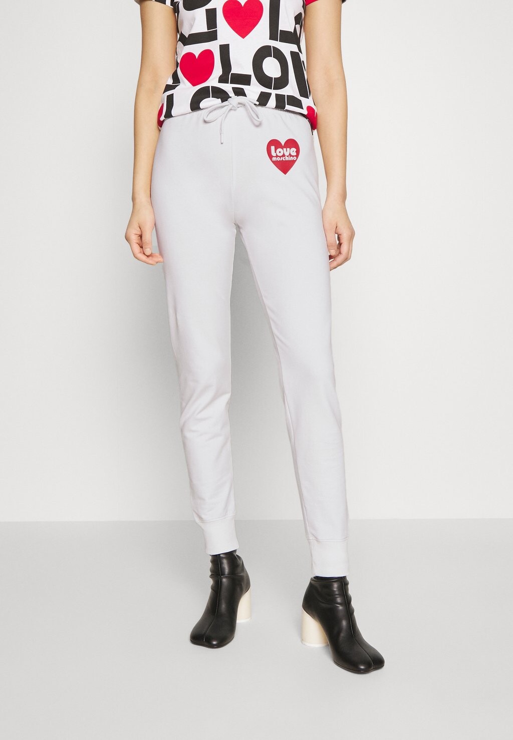 

Низ спортивного костюма Love Moschino, белый