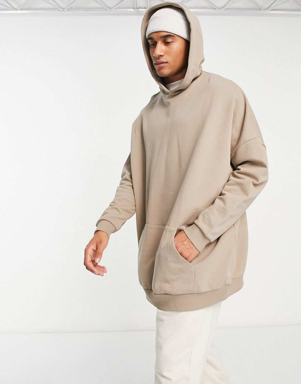 

Серо-бежевый длинный свитшот супер-оверсайз ASOS DESIGN