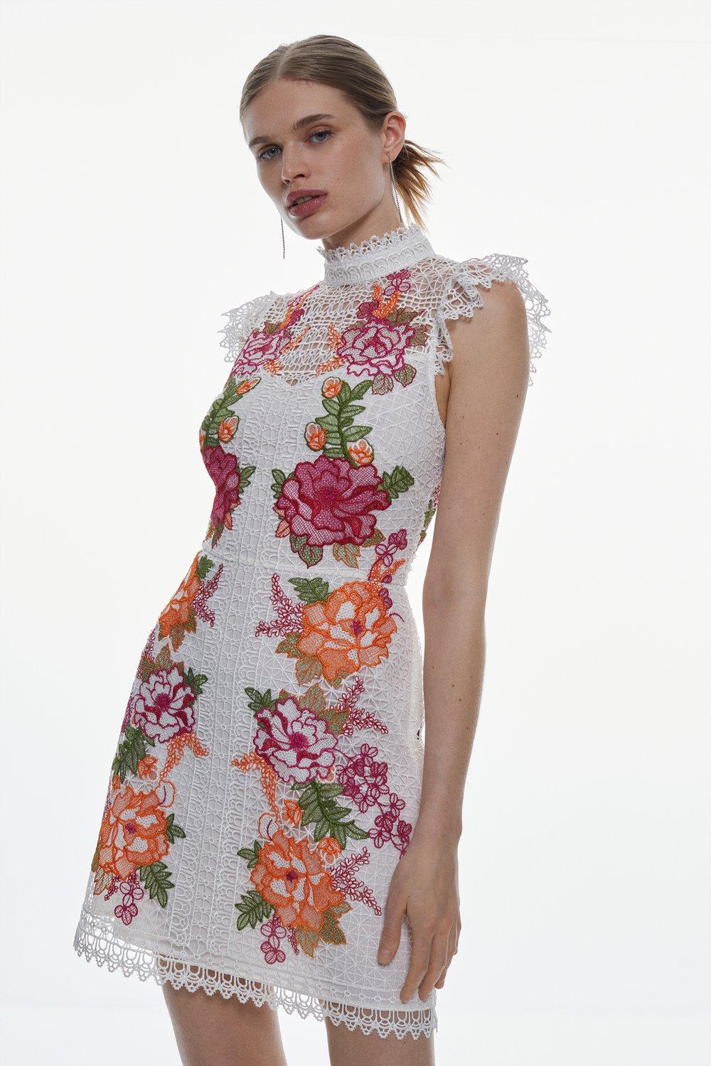 Мини-платье из гипюрового кружева с цветочной вышивкой Karen Millen, розовый платье с цветочной вышивкой roman белый