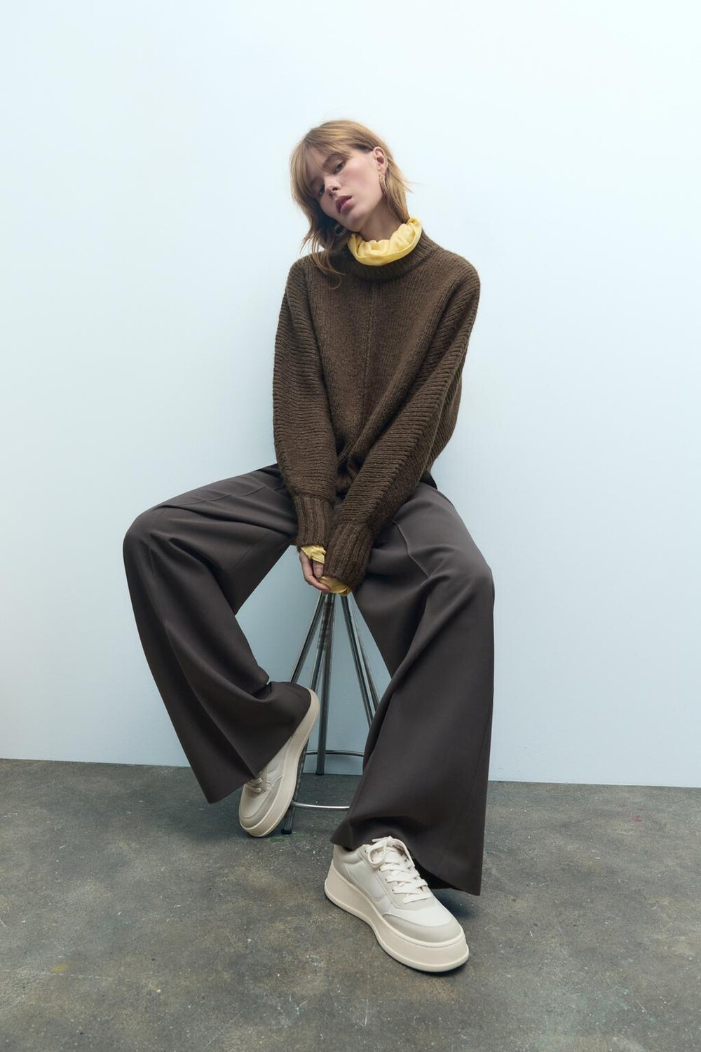 

Тренеры на плоской форме ZARA, белый