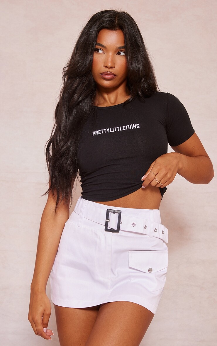 

PrettyLittleThing Белая юбка-карго из твила с карманами спереди