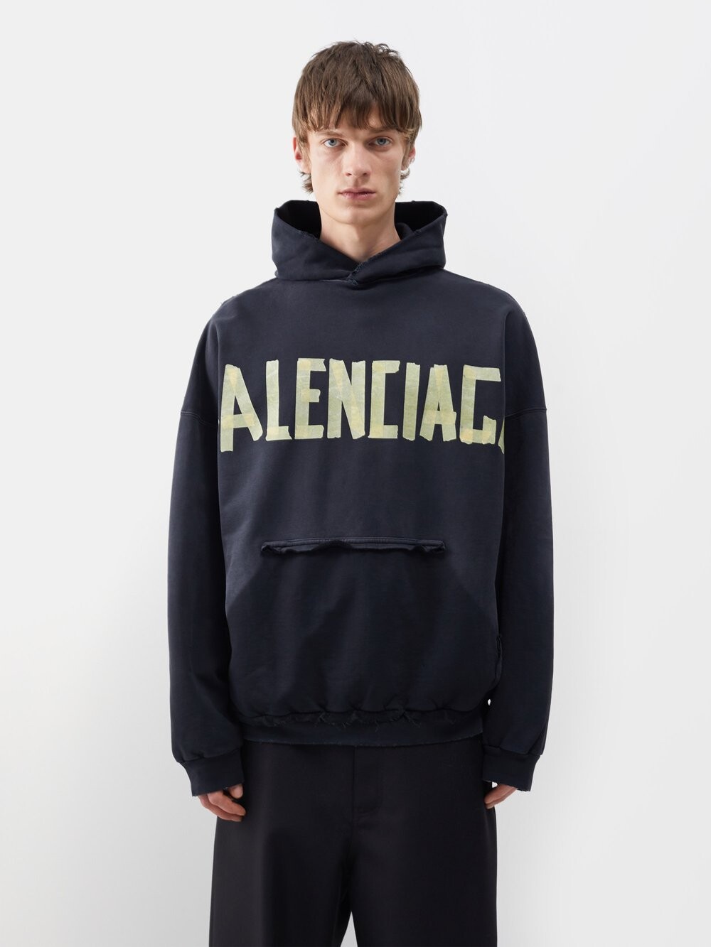 

Худи из хлопкового джерси с потертым логотипом Balenciaga, черный