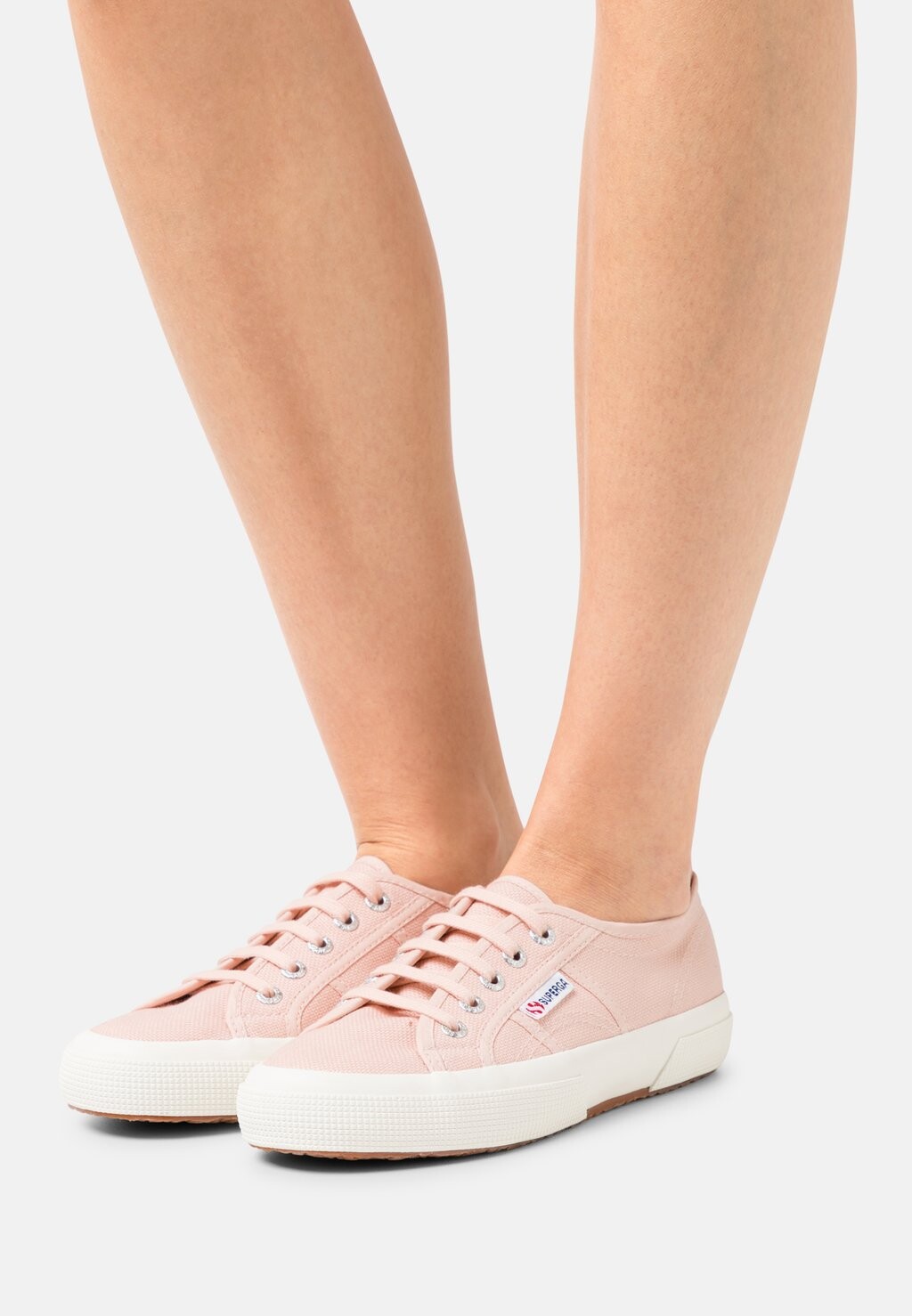 

Кроссовки Superga