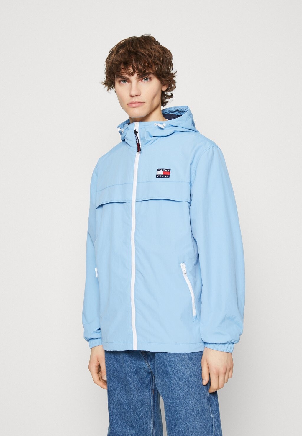

Ветровка Tommy Jeans