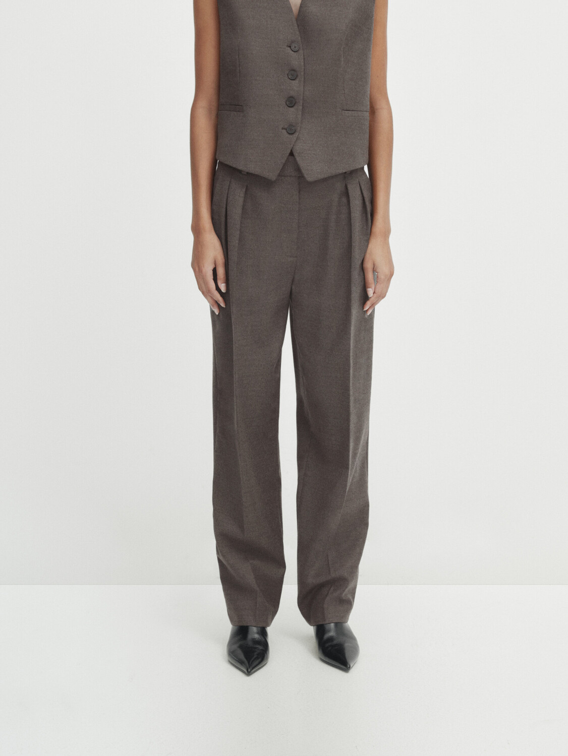 

Костюмные брюки из полушерсти морковного кроя с выстрочками Massimo Dutti, серо-коричневый