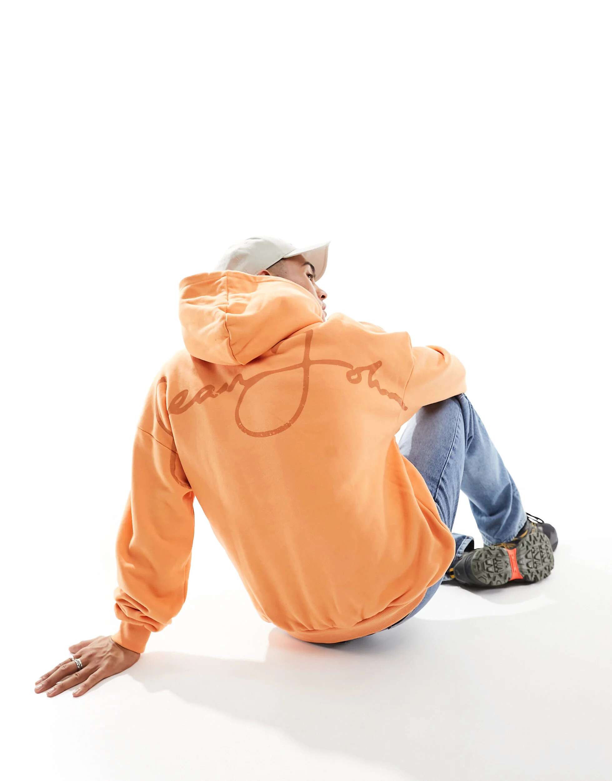 Оранжевый пуловер с надписью Sean John и принтом на груди бежевый свитшот в стиле ретро с принтом на груди и спине sean john