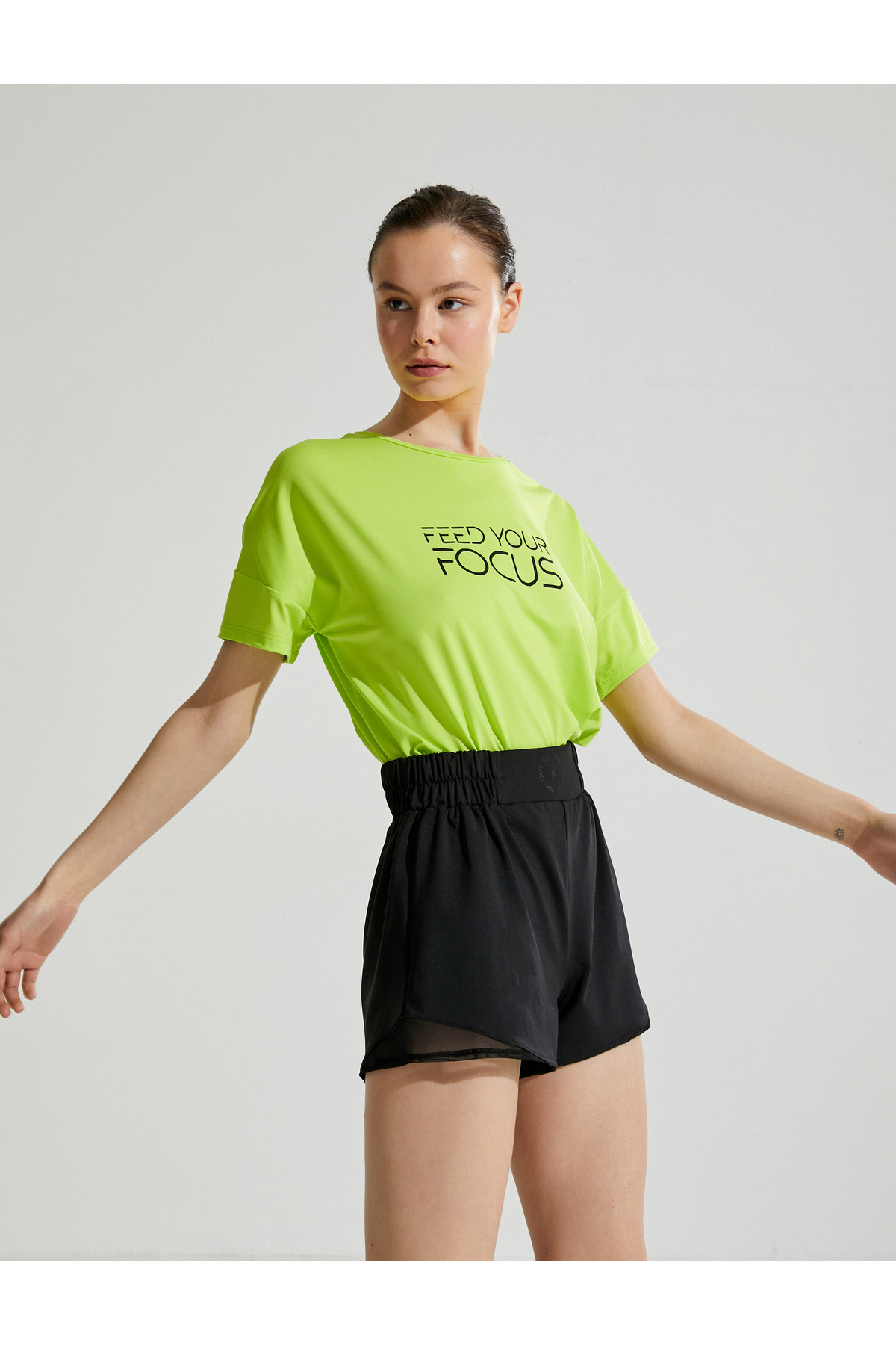 Укороченная спортивная футболка оверсайз Koton, зеленый