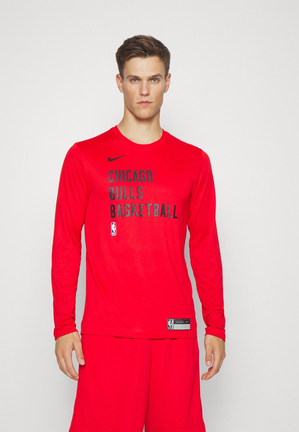 

Спортивная футболка Nike