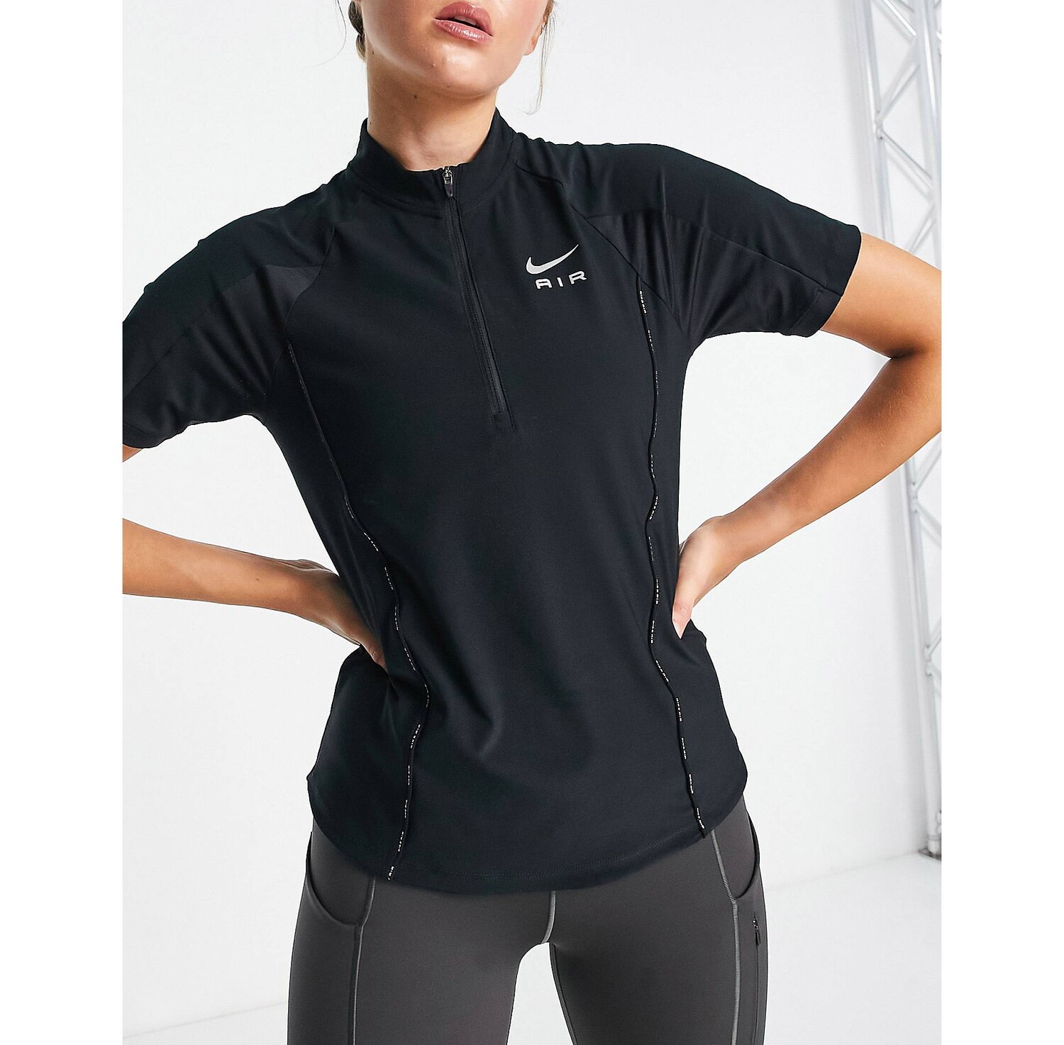 

Черная футболка с воротником на молнии Nike Training Air Dri-FIT