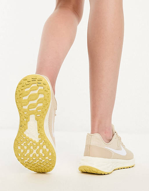 

Песочные кроссовки Nike Running Revolution 6