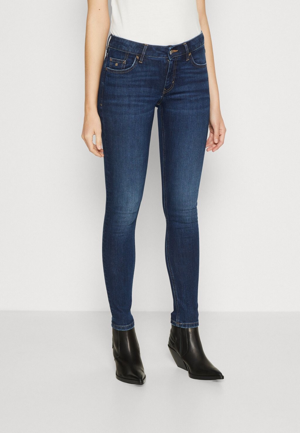 

Джинсы Skinny Fit Esprit