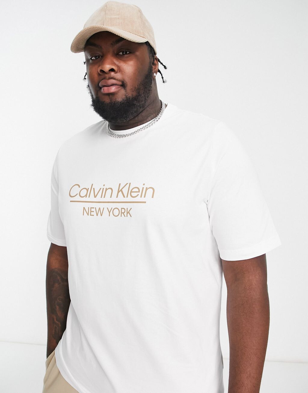 

Белая футболка с центральным логотипом Calvin Klein Big & Tall