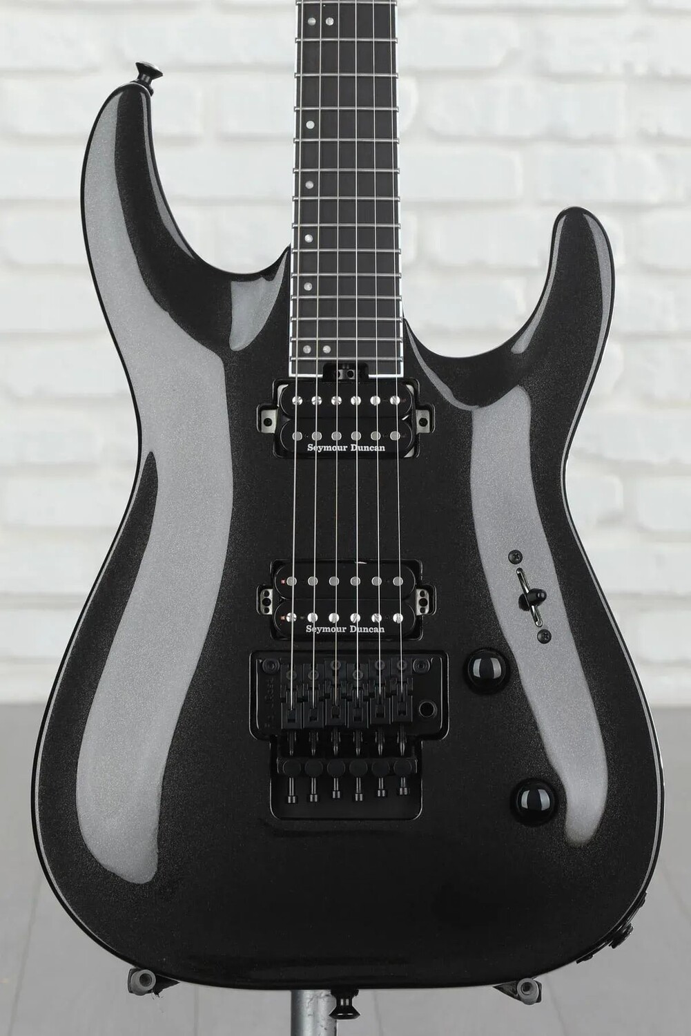 

Новая электрогитара Jackson Pro Plus серии DKA — черный металлик