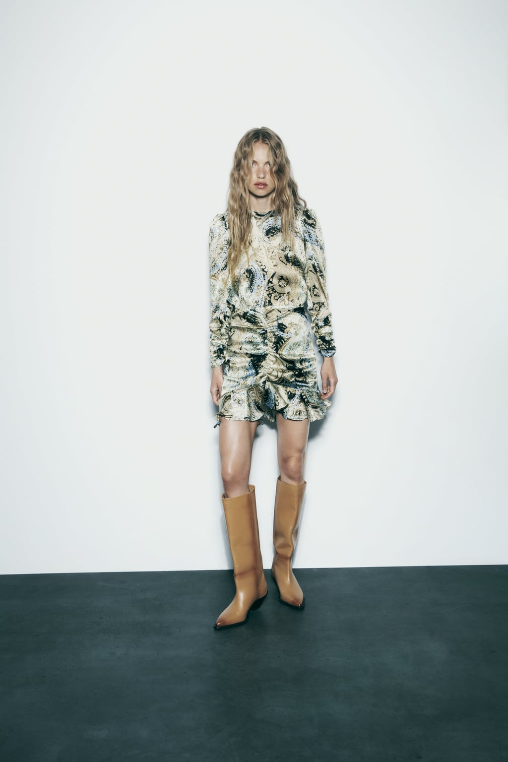 

Мини-платье с принтом пейсли ZARA, разноцветный