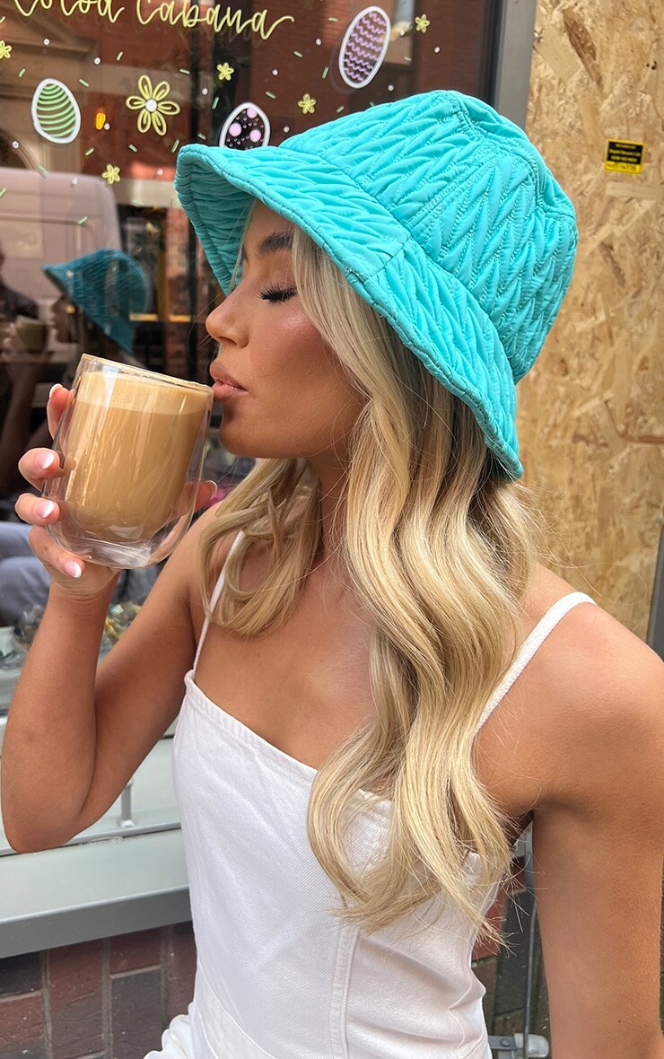 

PrettyLittleThing Стеганая панама цвета морской волны с V-образным вырезом