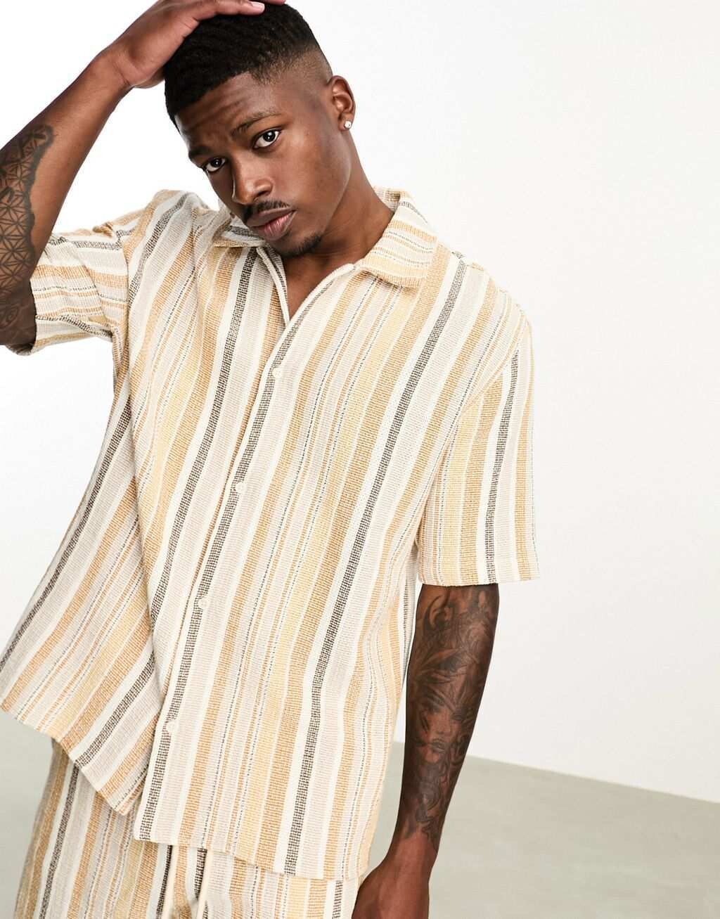 

Оранжевая рубашка в фактурную полоску Bershka