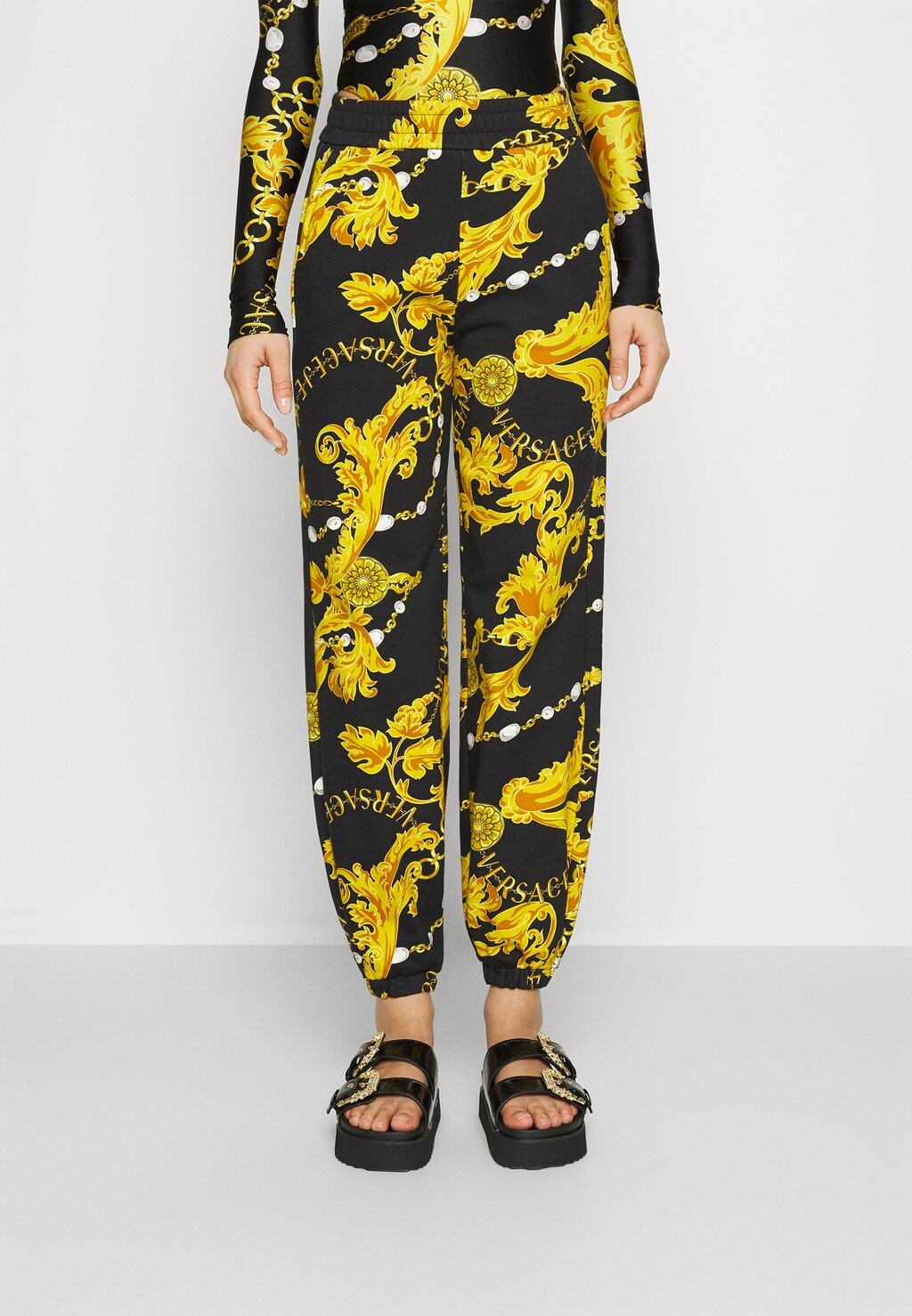 

Брюки Felpa Print Chain Couture Versace Jeans Couture, цвет black/gold