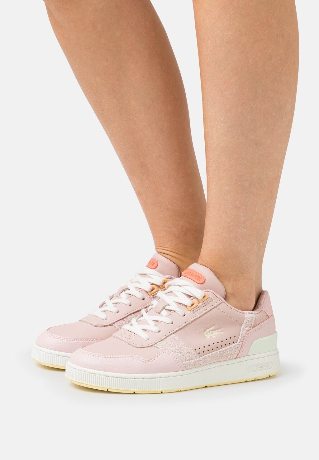 

Кроссовки Lacoste