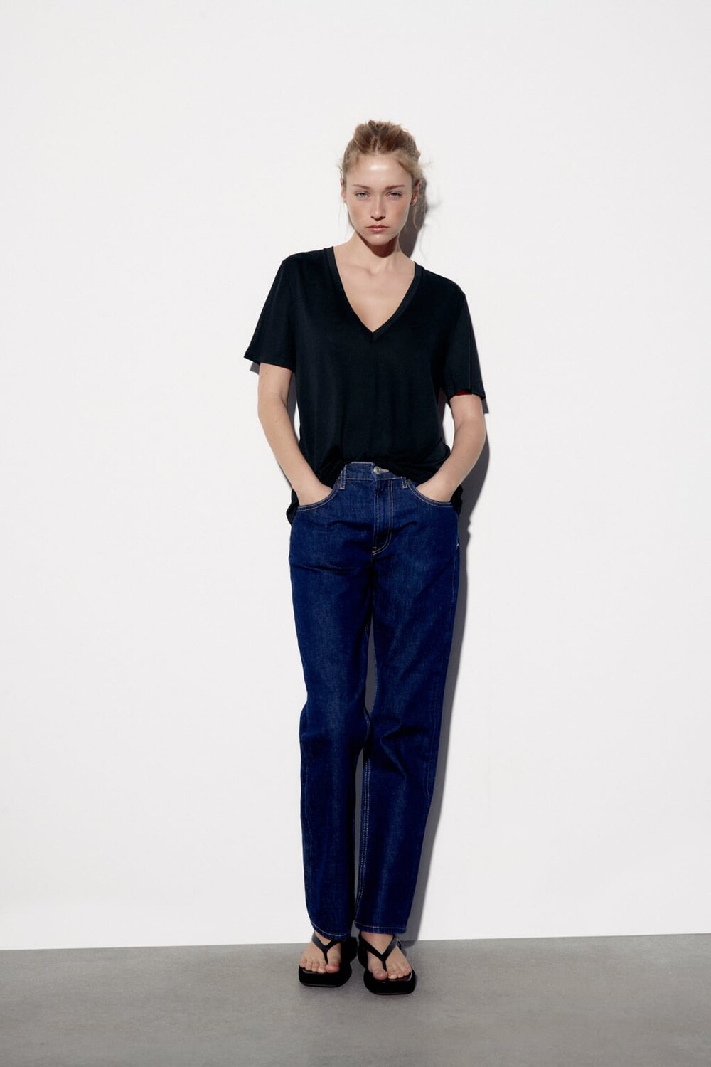 

Топ с v-образным вырезом ZARA, черный
