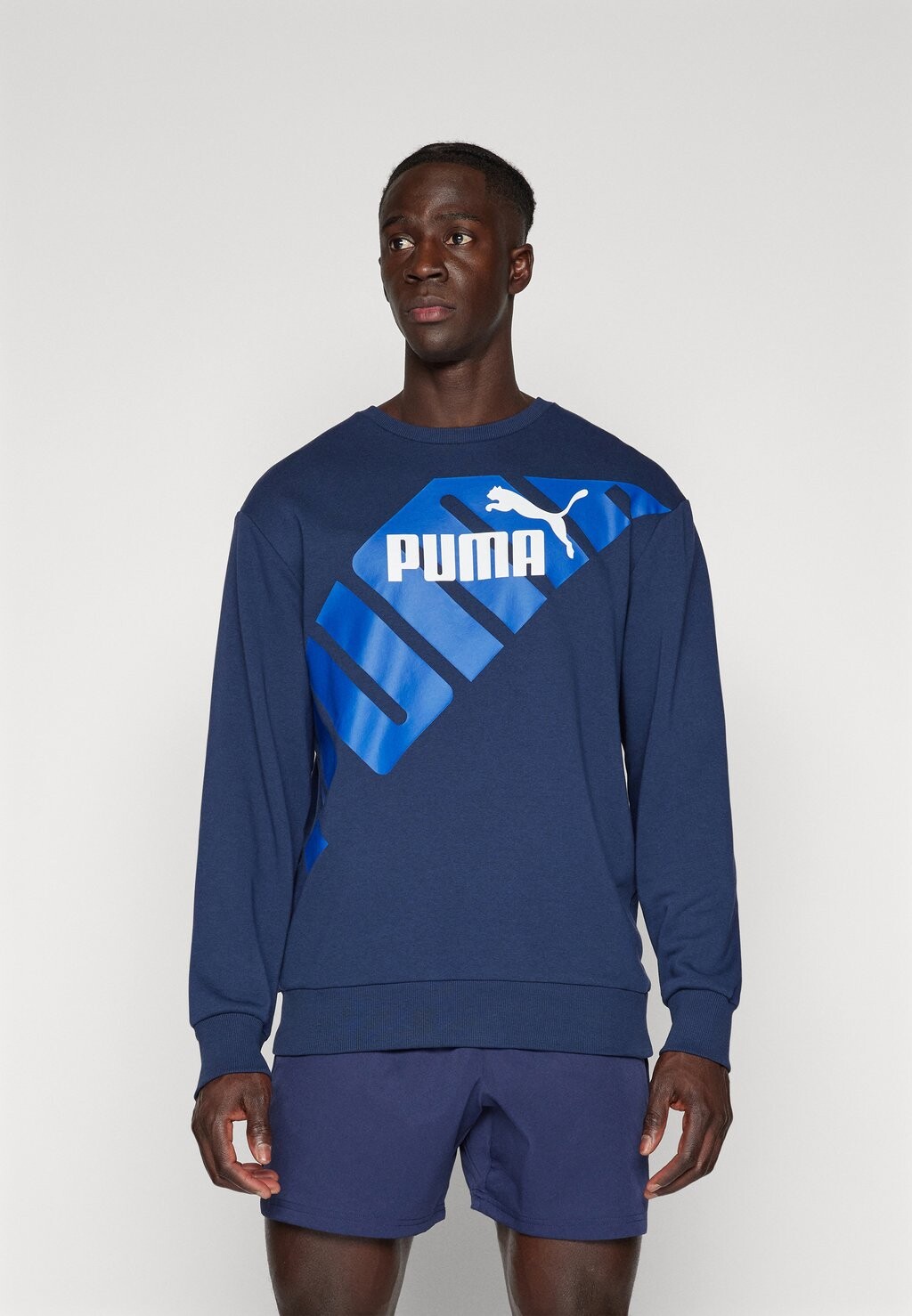 цена Толстовка Power Graphic Crew Puma, цвет club navy