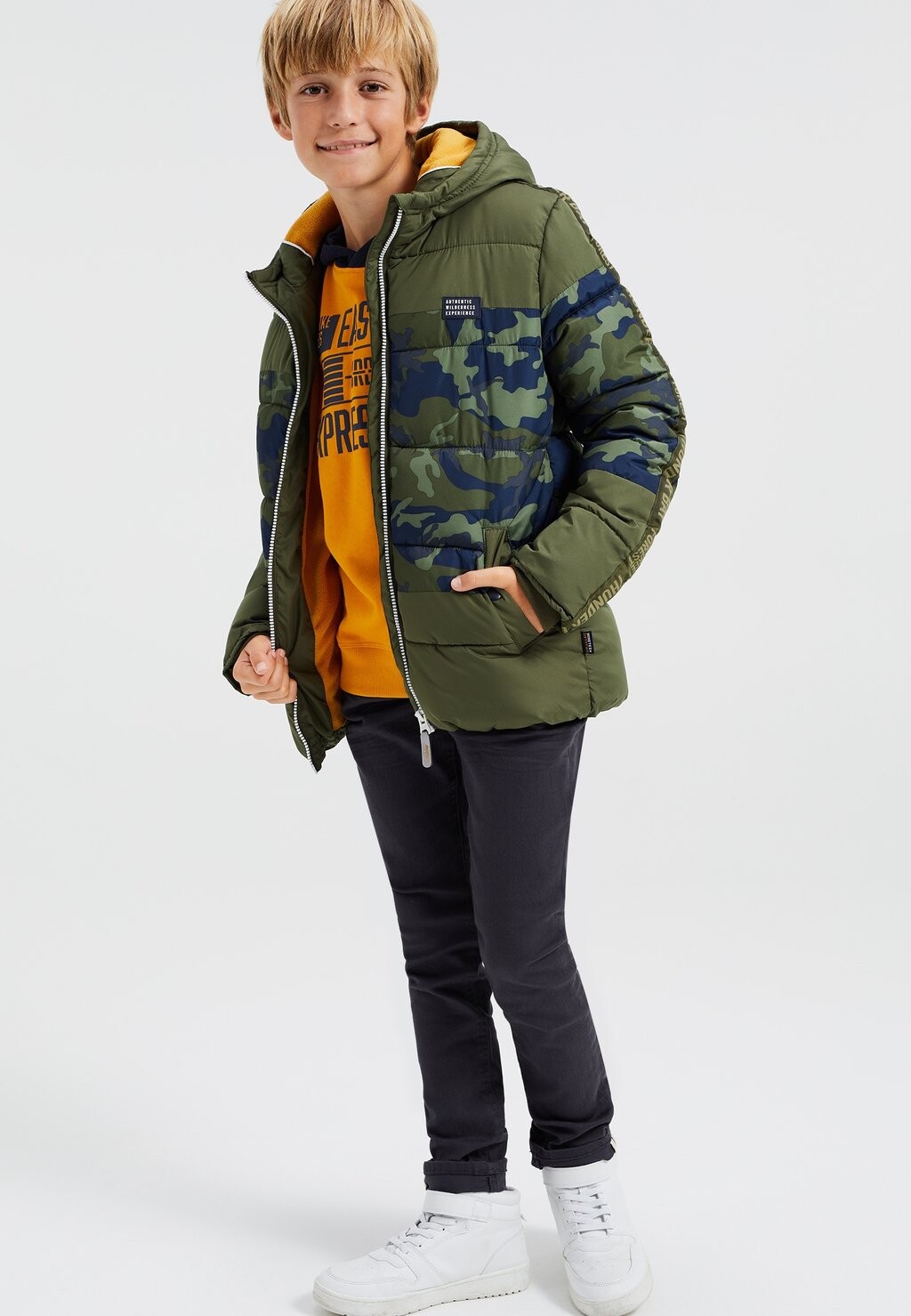 

Зимняя куртка WE Fashion, зеленый меланж