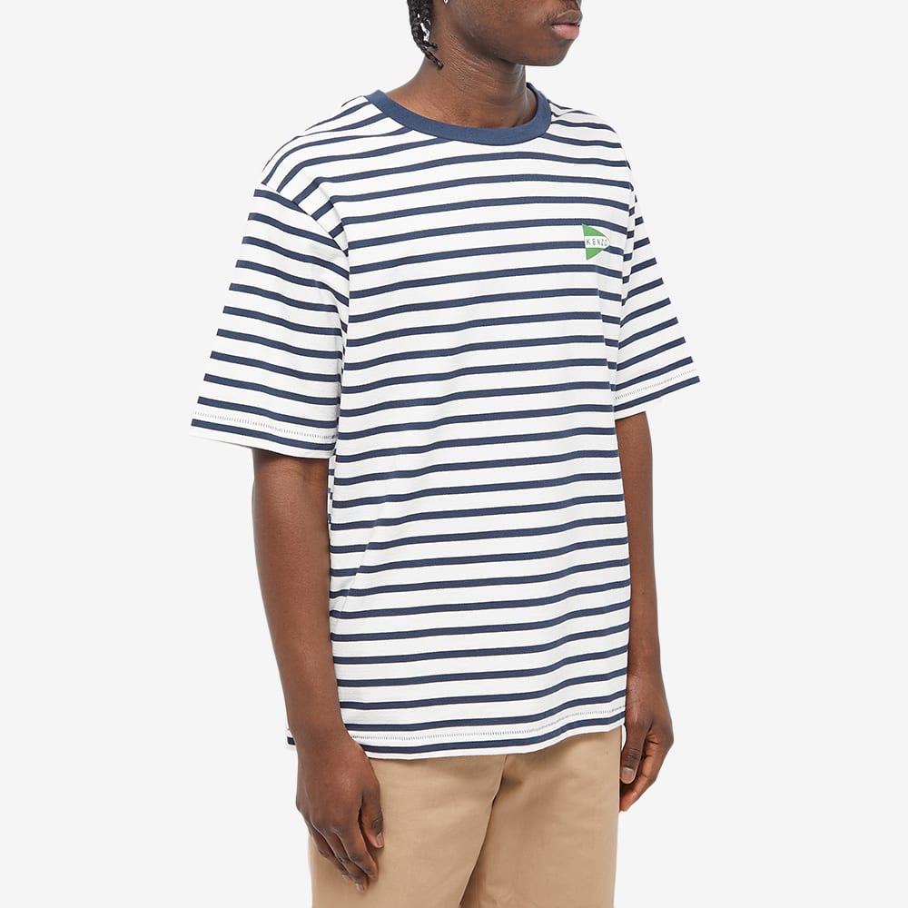 Мужская оверсайз футболка в красную полоску. Голубые джинсы mum Oversized and Stripe Polo. Kenzo рубашка в полоску.