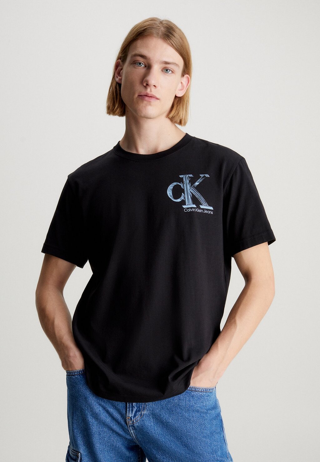 

Футболка с принтом UNISEX Calvin Klein Jeans, черный