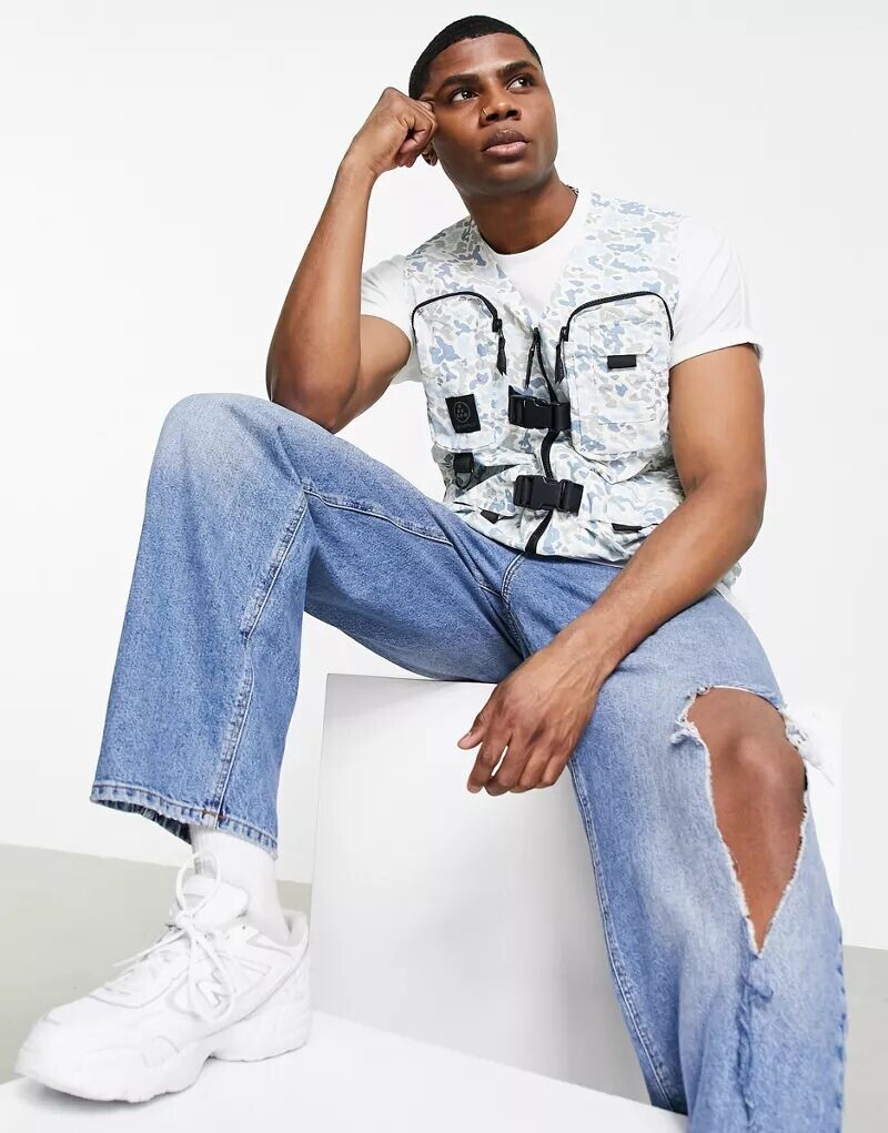 

Бежевый жилет с камуфляжным принтом Topman