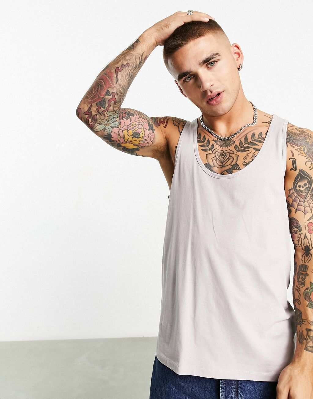 

Серый жилет с овальным вырезом ASOS DESIGN