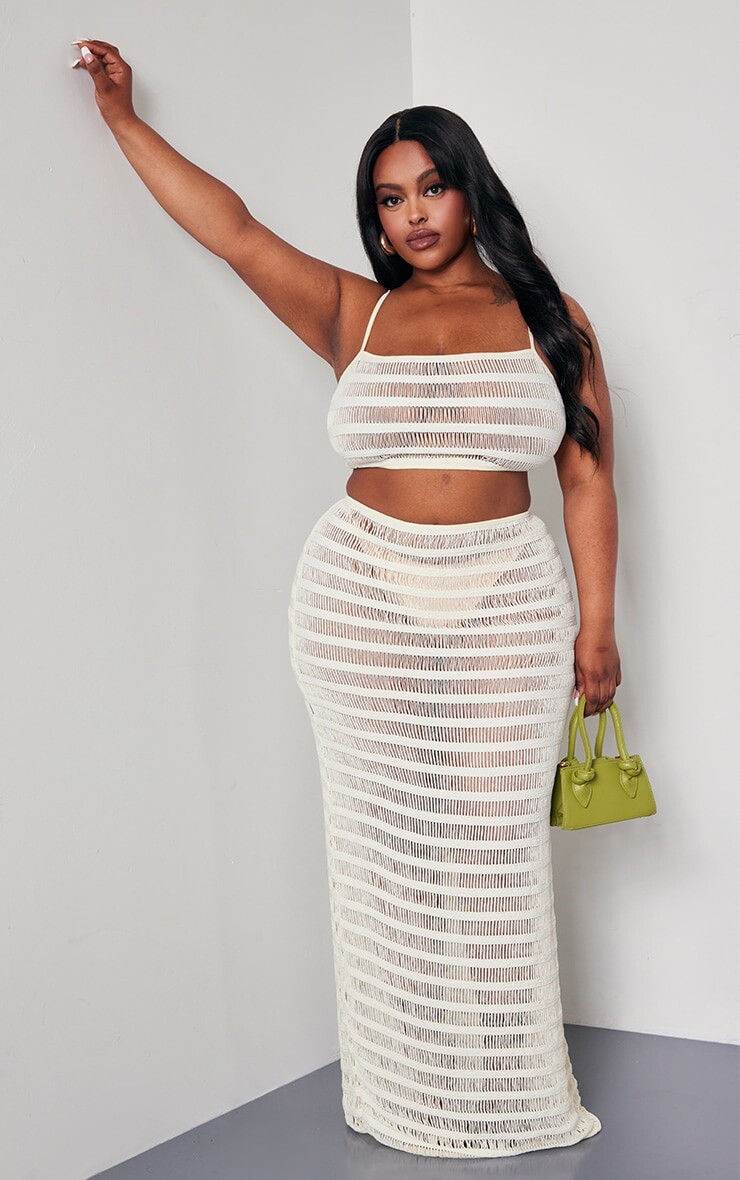 

PrettyLittleThing Кремовая длинная юбка Plus с лесенкой