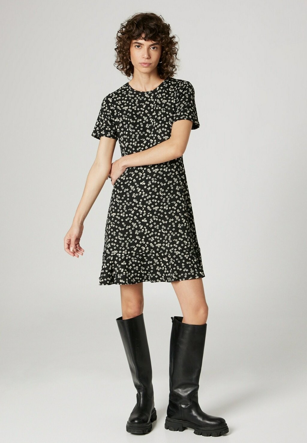 

Повседневное платье JANA Guido Maria Kretschmer Collection, цвет schwarz weiß