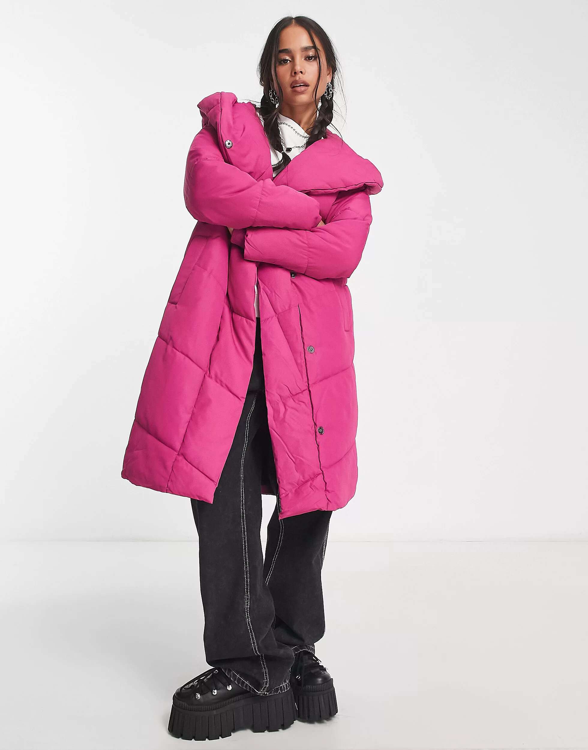 Розовое удлиненное пуховое пальто с капюшоном Noisy May