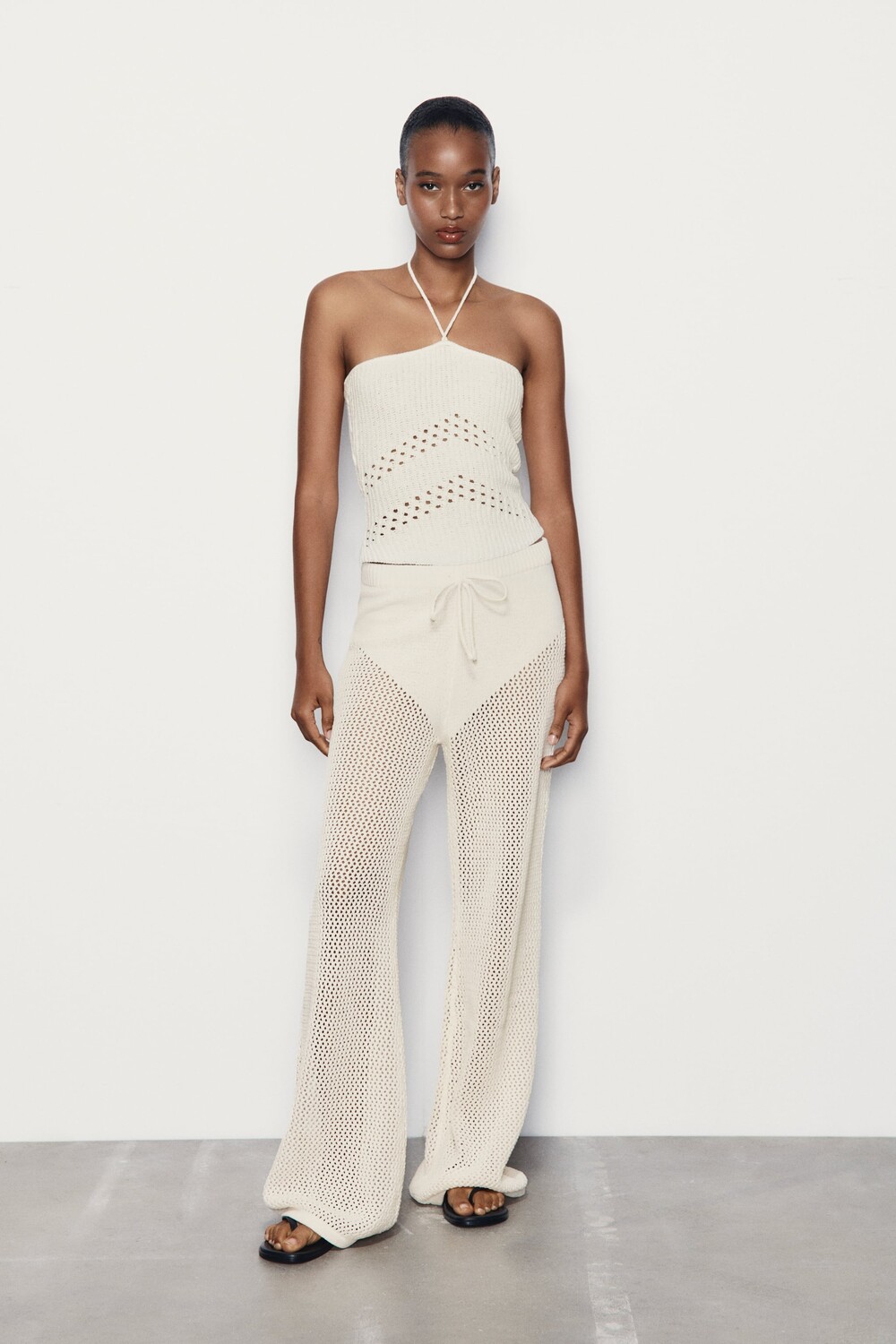 

Топ с холтером из шениль Zara, экрю