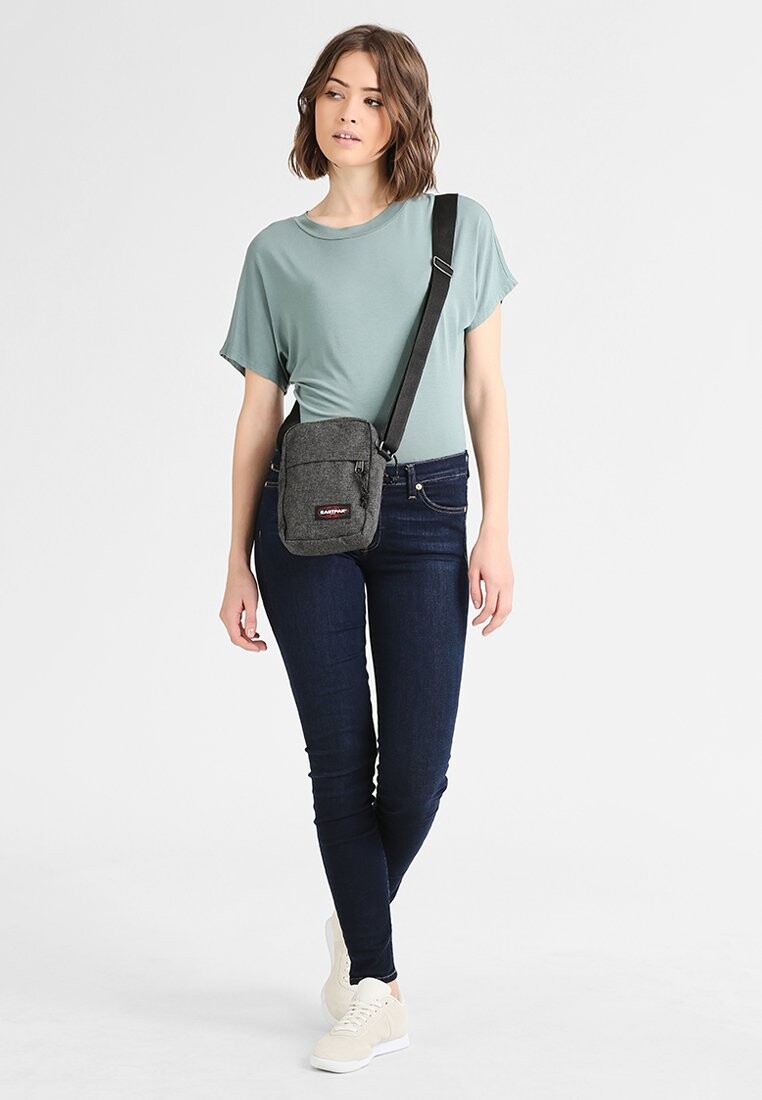 

Сумка через плечо Eastpak