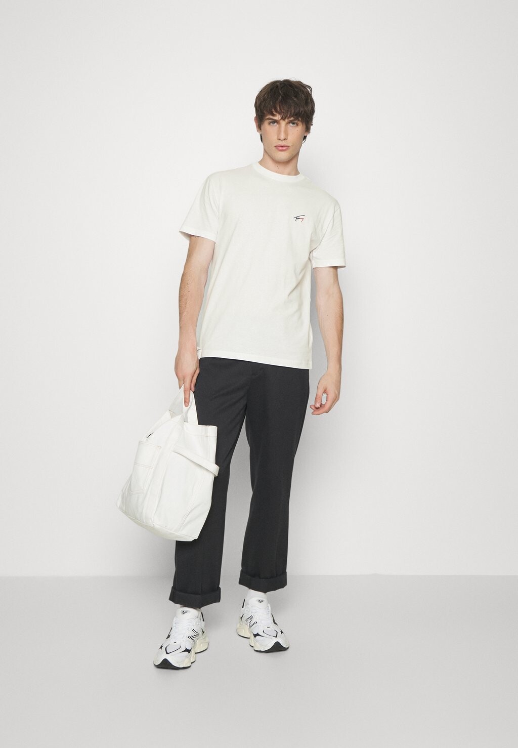 

Футболка с принтом SIGNATURE TEE UNISEX Tommy Jeans, белый