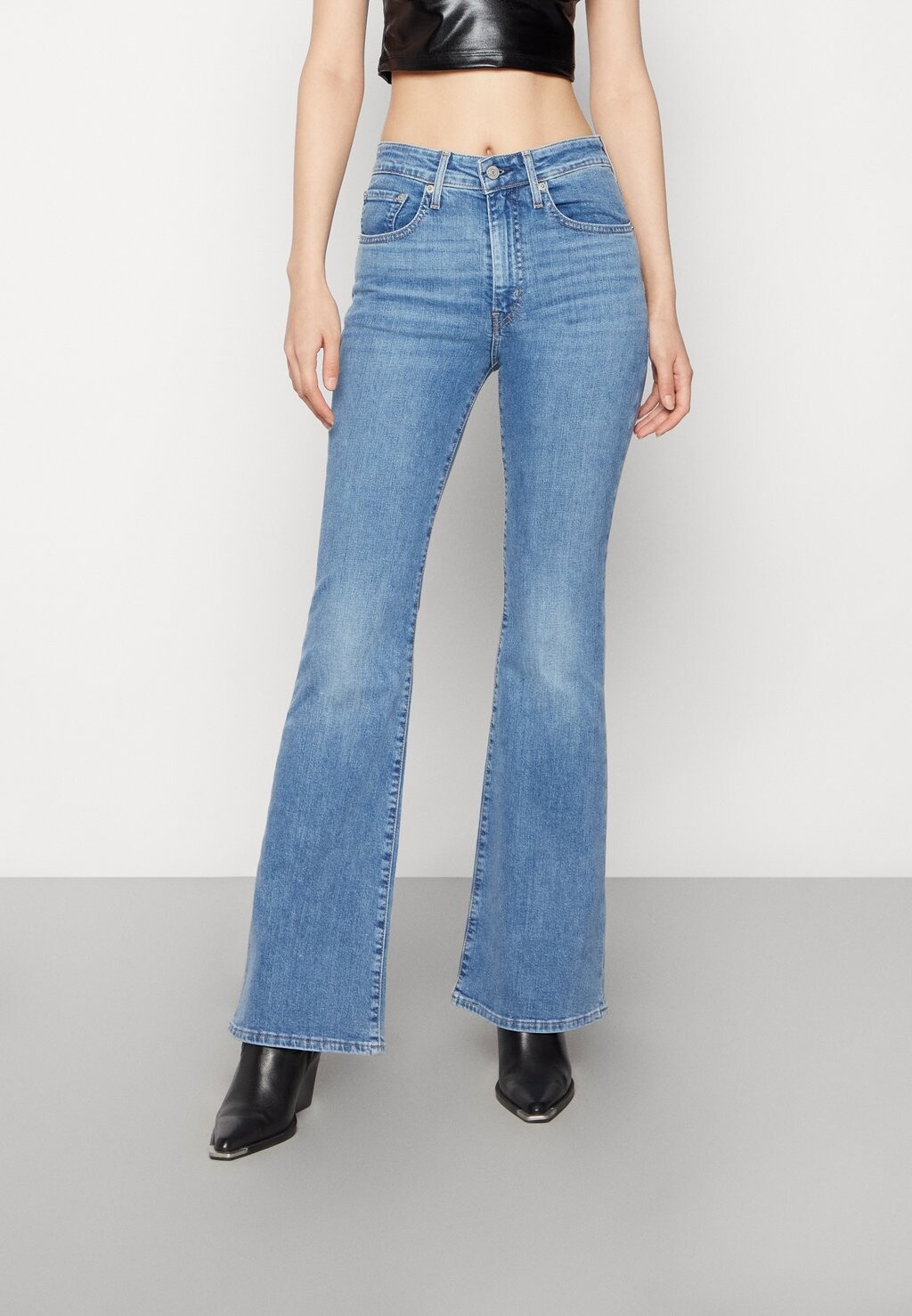 

Расклешенные джинсы Levi's
