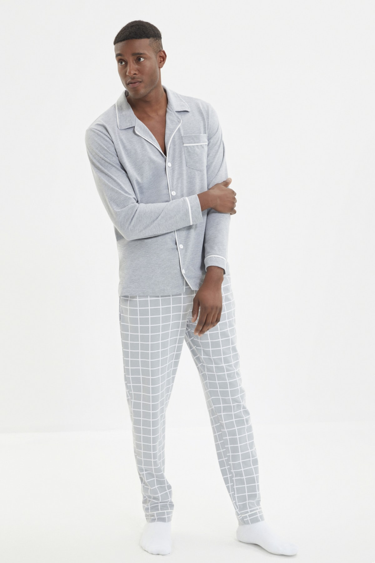 Пижамный комплект Trendyol мужской трикотажный стандартного кроя, серый