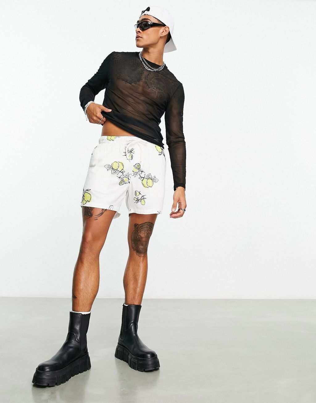 

Укороченные узкие льняные шорты ASOS DESIGN с лимонным принтом