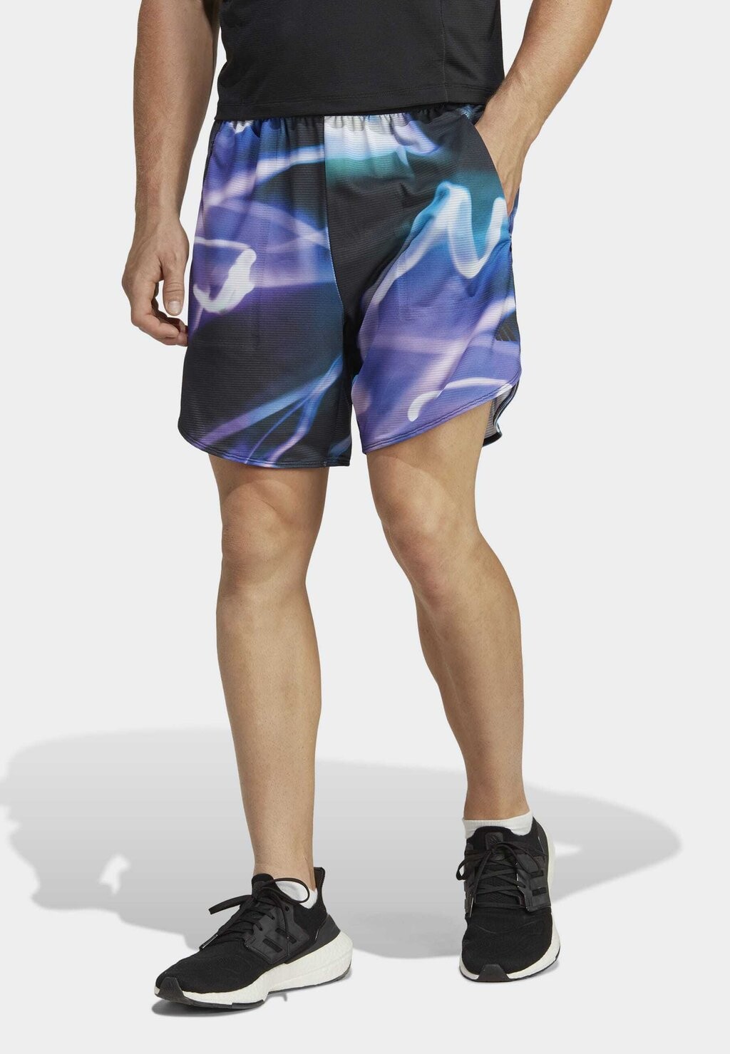 

Спортивные шорты Adidas