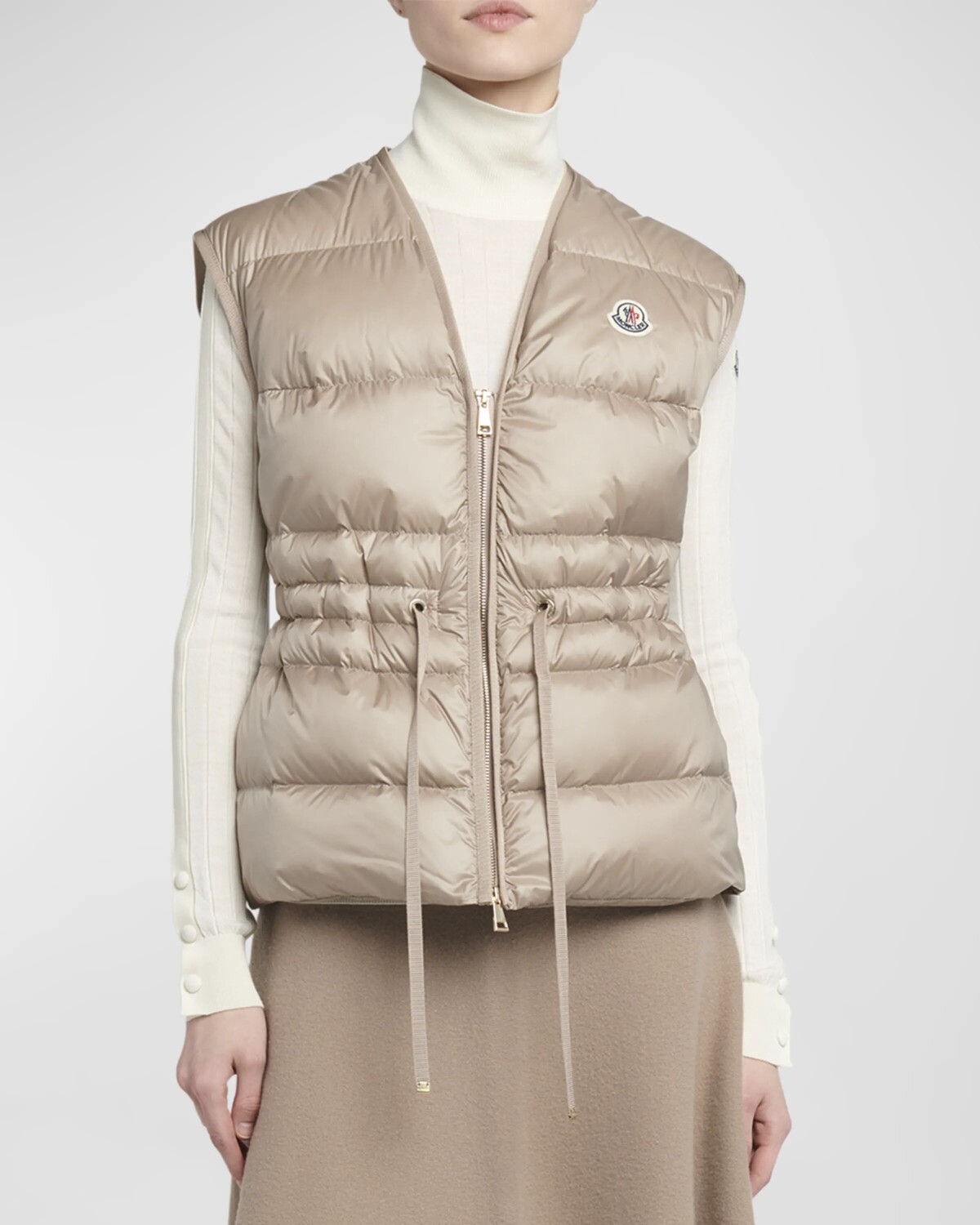

Пуховик Nai с застежкой Moncler, цвет Stone